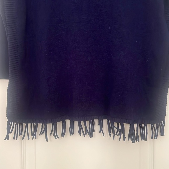 Lilly Pulitzer Girls Ramona Fringe Sweater in Navy Size XL (14-16) - Picture 4 of 9